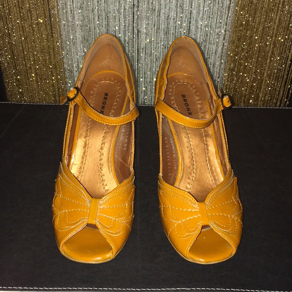 Butterfly 🦋 Peep-toe heels
